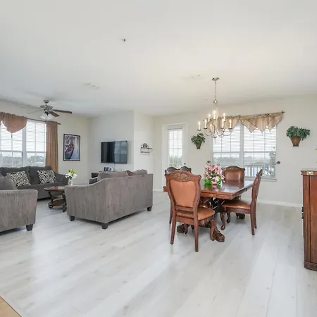 Epic Universe Vista Cay Lakeview Condo - 1019